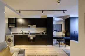 Relax in Style, 1 Bed in City Centre with Balcony